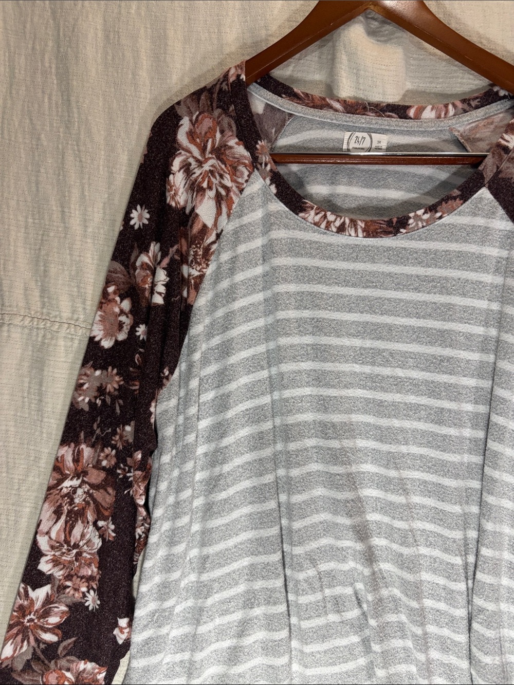 Gray Striped Long-Sleeve Raglan Tee with Brown Floral Sleeves - Picture 7 of 16